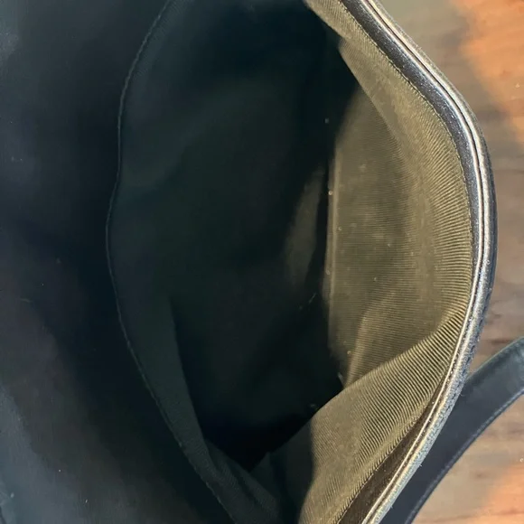 Chanel lamb skin purse - Picture 3 of 16